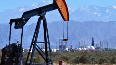 YPF selló la venta de campos maduros en Río Negro y Mendoza.