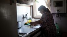 Imagen de Empleadas domésticas recibirán un importante aumento en agosto: De cuánto será