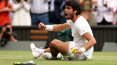 Alcaraz le ganó a Djokovic en 5 sets y se coronó en Wimbledon.