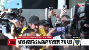 Cavani revolucionó Aeroparque en su llegada a Argentina.