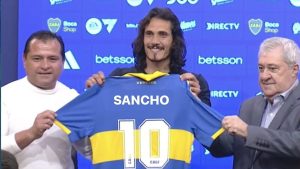 Explotaron los memes por el parecido de Cavani con Christian Sancho: «Se confundieron»