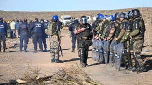 Desalojaron a 50 familias de una toma en Las Perlas: tensión en la zona ante el gran despliegue policial