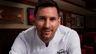 Messi en el Hard Rock, presentando el nuevo sandwich de pollo que lleva su nombre. 