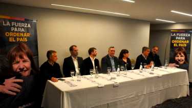 De izquierda a derecha: David Schlereth Armando Vidal, Leandro Signorili, Franciso Sánchez, Leda Cabrera Raúl Barahona y Gastón Sobisch (foto Matías Subat)