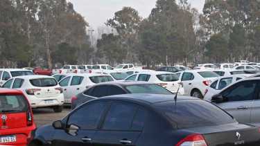 El aeropuerto cuenta con dos playas de estacionamiento.  Foto: Florencia Salto.