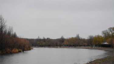 El Limay aumenta su caudal por requerimientos energéticos. (Foto tomada el 12-7-23 por Juan Thomes)