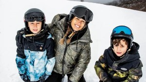 Pampita compartió espectáculares fotos  disfrutando en el Cerro Bayo, en plenas vacaciones