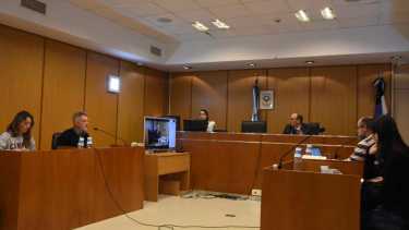 La audiencia fue corta pero los funcionarios judiciales se cruzaron acusaciones tras un allanamiento realizado el viernes pasado. foto: Juan Thomes.