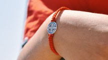 Imagen de San Benito: Qué significan los colores de la pulsera santa