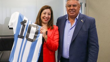 El presidente de la AFA firmó el acuerdo con Carreras, hace un mes, en el predio de Ezeiza.