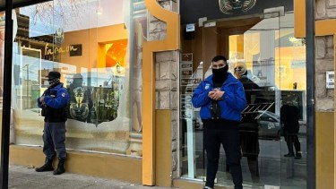 El restaurante céntrico de Soiza es uno de los lugares donde se ordenaron allanamientos por la causa de estafas con planes de desarrollo social en Neuquén. (Gentileza).-