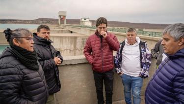 Precandidato presidencial Juan Grabois en El Chocón con el intendente Nicolás Di Fonzo y dirigentas populares (gentileza)