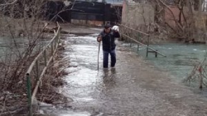 Crecida del río Neuquén: 70 familias afectadas en Centenario y algunas siguen evacuadas