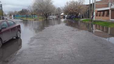Las calles de Río Grande y Altos del Limay fueron drenadas con bombas (foto gentileza)