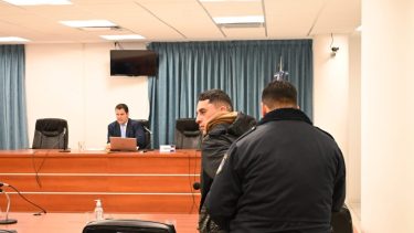 Maximiliano Montoya quedó en prisión preventiva, acusado de dispararle al taxista de Neuquén. (Foto Florencia Salto).-