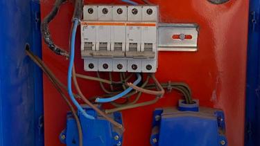 Los delincuentes rompieron los cables del lugar. Foto: Gentilieza.