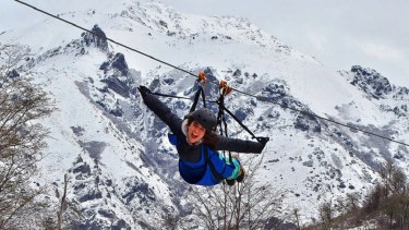 Las fotos de la nieve de hoy se reprodujeron y viajaron por las redes sociales desde la base del Catedral. Foto: Chino Leiva