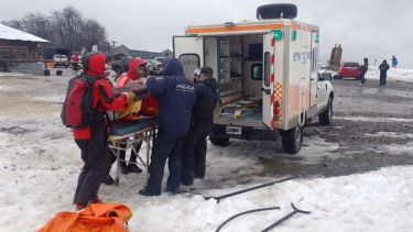 Una mujer resultó herida y fue asistida en el cerro Chapelco. Foto: Gentileza Policía de Neuquén. 