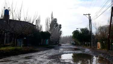 Los vecinos de la ribera se preparan para posibles filtraciones de agua. Foto: Matias Subat