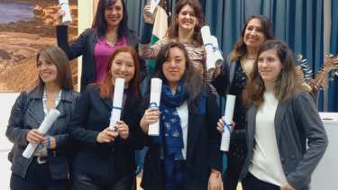Ayer recibieron su título las siete graduadas. Foto: Gentileza.