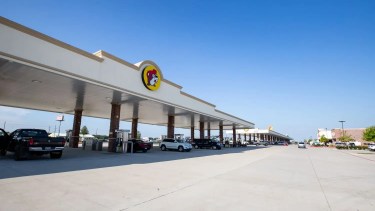 La estación de servicio cuenta con 120 surtidores. Foto: gentileza. 