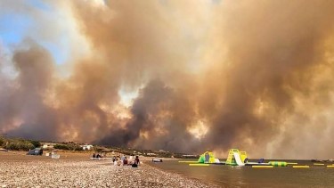 Los incendios tuvieron su mayor avance el domingo y hoy lunes no cedían pese al combate de los bomberos. 