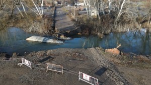 El torneo Don Pedro de Cipolletti en riesgo debido a las protestas en el puente de la isla Jordán