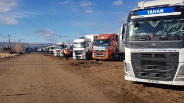 Por la alerta de Nieve, más de 100 camiones están varados en Las Lajas 