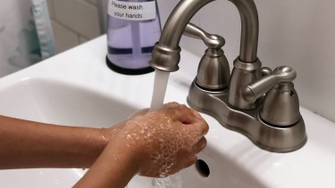 Cuidar el recurso agua es fundamental porque cada vez es más escaso.
