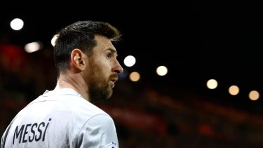 Lionel Messi disfrutó de una cena en Miami junto al cantante Diego Torres y luego vivió un inesperado momento cuando un emocionado hincha lo besó en la mejilla. Foto Archivo.