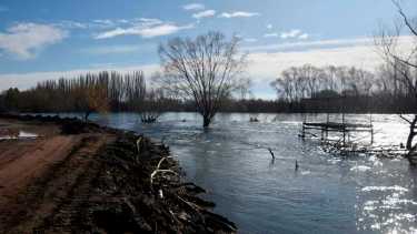Alertan sobre un “pico de crecida” en el río Neuquén, para la próxima semana. Foto: Mati Subat