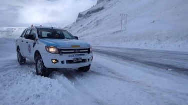 Defensa Civil lleva a cabo trabajos en rutas de Neuqupen Foto: Gentileza)