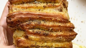 Recetón: pan libro de pesto y queso