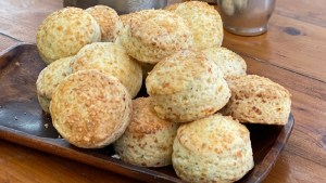 Mates con scones de queso y romero ¡alucinante!