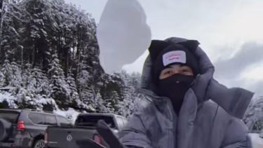 Tiago PZK junto a Belén "La Chilena" Negri, de vacaciones  en la nieve. Foto: Instagram  @belenegri.
