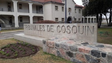 La justicia cordobesa detuvo a tres varones por una violación grupal en Cosquín.