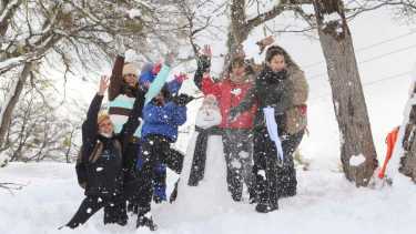 Los parques de nieve resultan ideales para disfrutar en familia. Foto: C4 (@c4parquedenieve) 