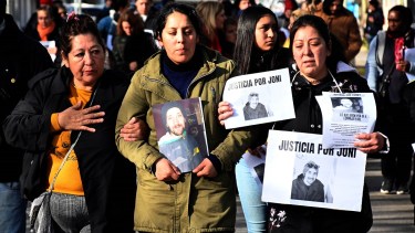 El joven fue en búsqueda de pan para la cena el martes por la noche y una bala producto de un tiroteo lo hirió mortalmente en el pecho. Foto : Marcelo Ochoa