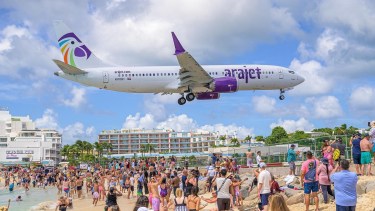 La low cost cuenta con la autorización para operar vuelos regulares entre Santo Domingo y el Aeropuerto Internacional de Ezeiza en Buenos Aires.