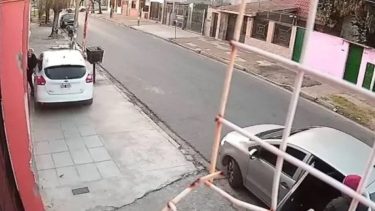 Intentó escapar de un robo pero atropelló a una vecina.