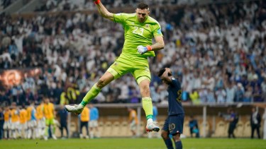 Dibu Martínez quedó segundo, detrás de  Ederson.