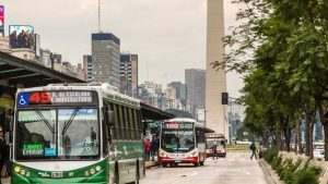 Nuevas medidas: congelarían el boleto de colectivos y trenes en AMBA