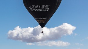 “Vuela con Pacha, hacia el Aeroceno”, el documental que retrata el primer vuelo sustentable sobre las Salinas Grandes