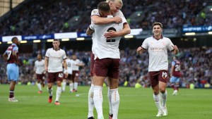 Julián Álvarez dio una asistencia en el City, que arrancó la Premier League con goleada