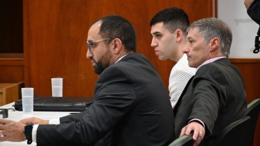 Los defensores de Gutierrez, Damián Torres y Manuel Maza. (Marcelo Ochoa) 