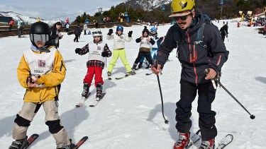 Después de 20 años, el programa de esquí escolar no tendra espacio este año en el cerro Catedral. (arcuivo)