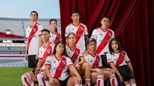 River presentó su camiseta titular: cuándo sale a la venta y cuánto cuesta