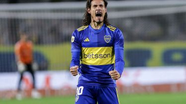 Cavani marcó su primer gol vistiendo la azul y oro.