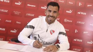Carlos Tevez ya firmó el contrato y dirigió su primera práctica en Independiente