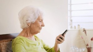 Lanzan un curso para prevenir estafas virtuales en adultos mayores: cómo inscribirse